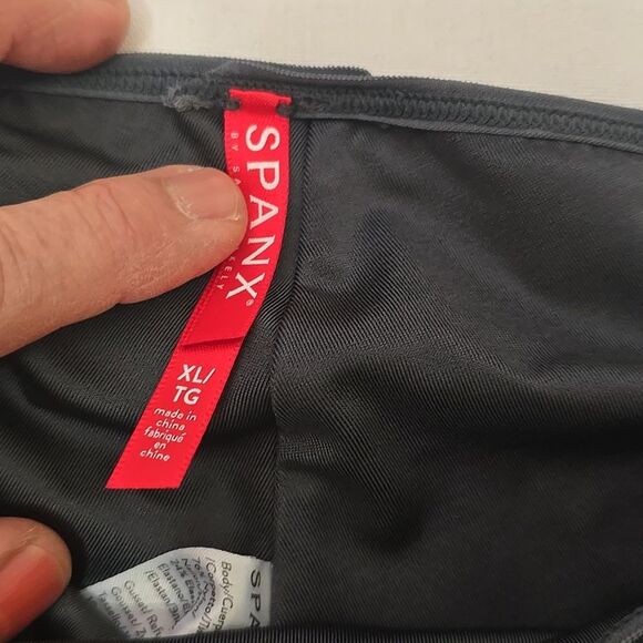 Spanx Simplicity High Waisted Shaping Shorts in Black Size XL - Picture 2 of 7